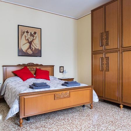 Ferienwohnung A Pochi Passi Dal Centro E Dall'Ospedale Di Parma Exterior foto