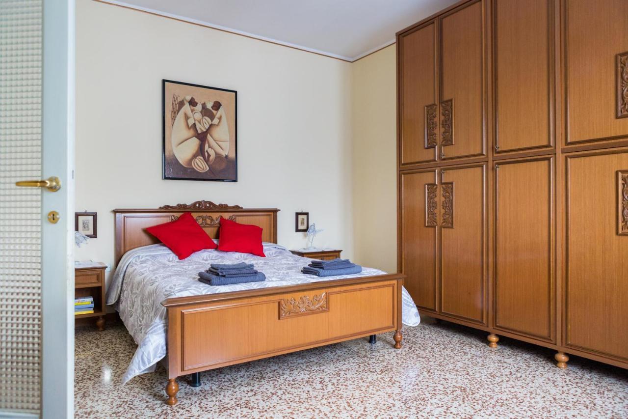 Ferienwohnung A Pochi Passi Dal Centro E Dall'Ospedale Di Parma Exterior foto