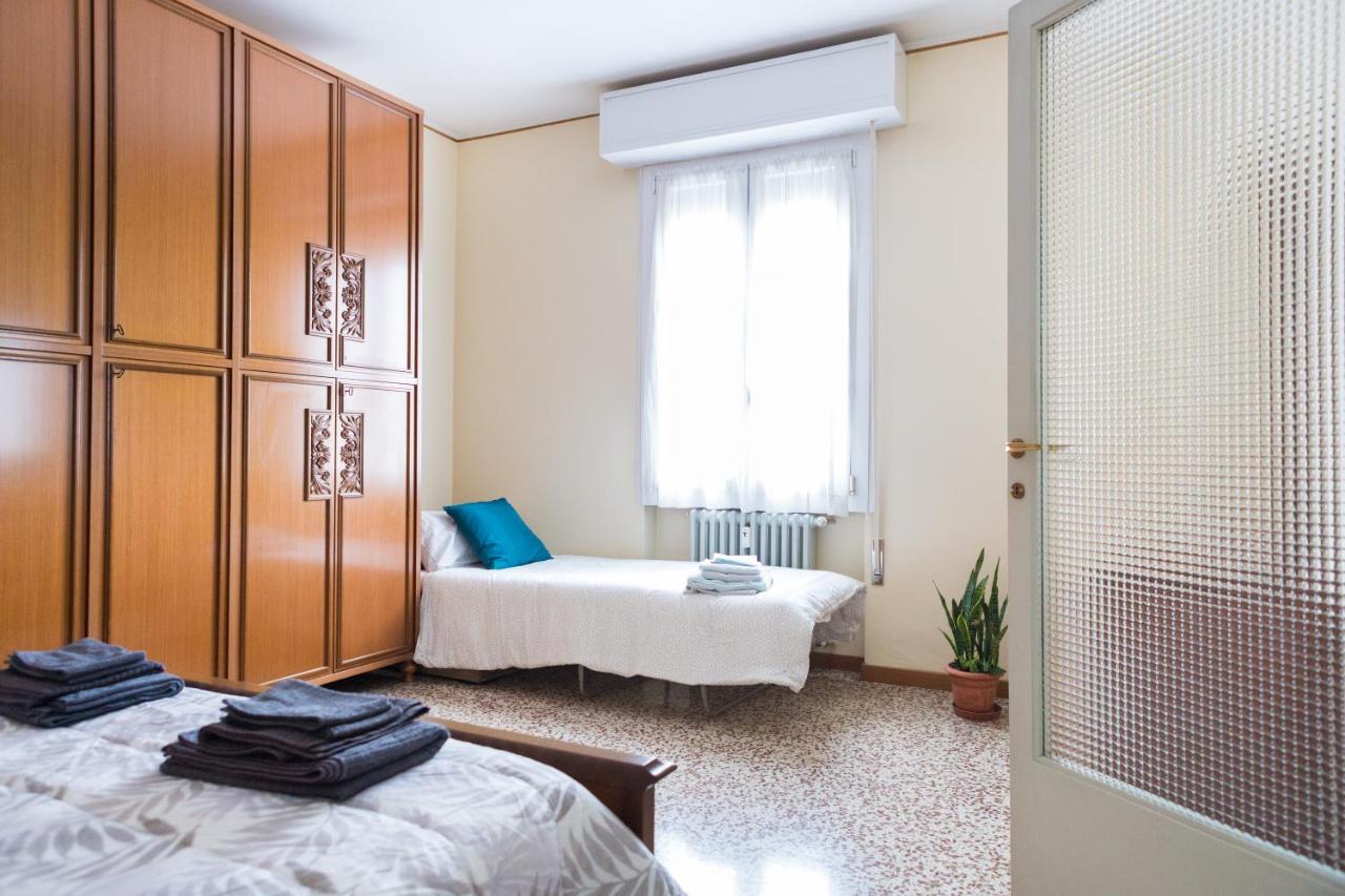 Ferienwohnung A Pochi Passi Dal Centro E Dall'Ospedale Di Parma Exterior foto